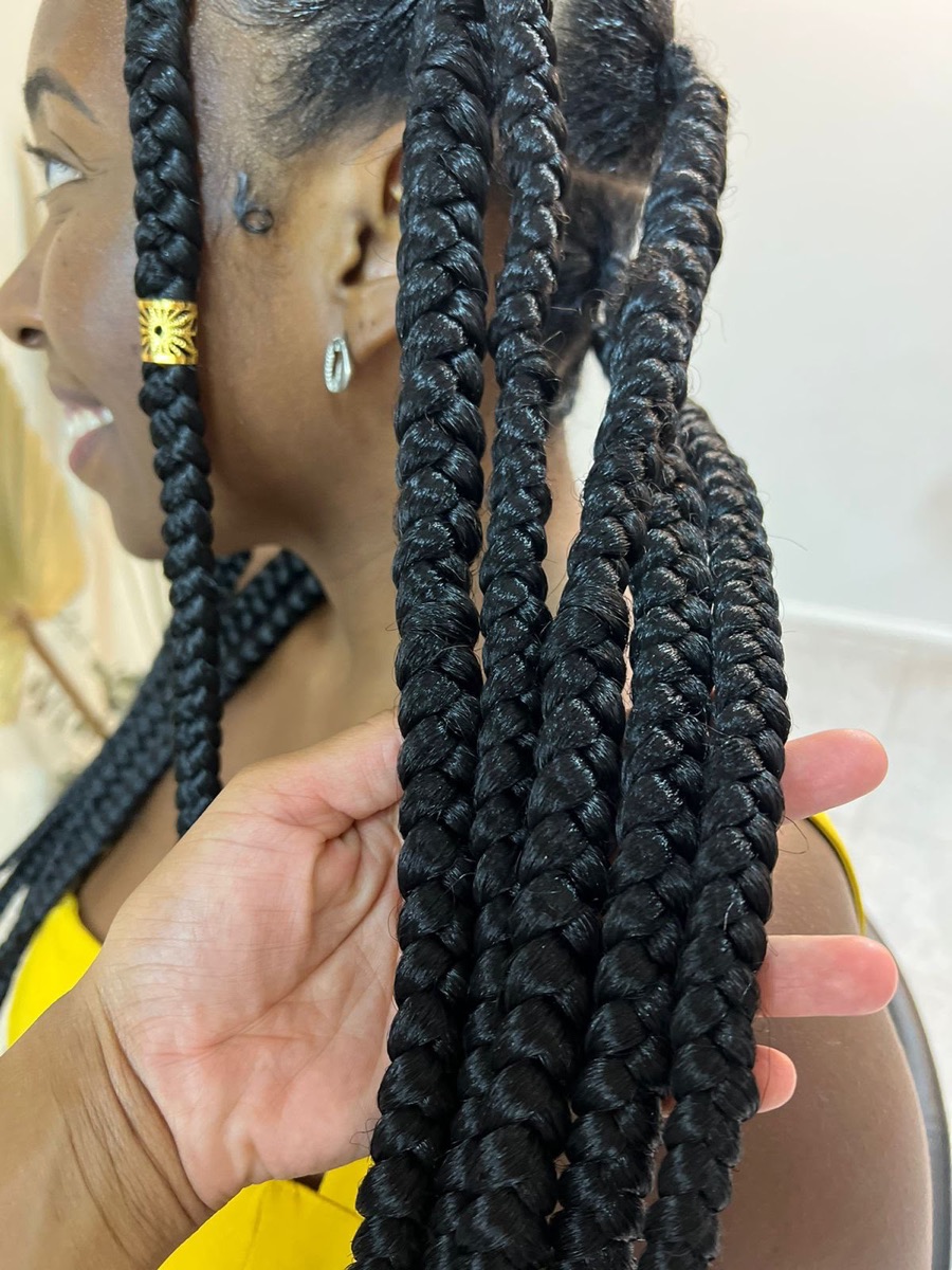 Knotless Braids realizada no Casulo Preto